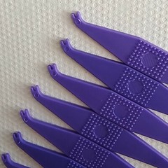 50Pc Dental Elastic Placing Hook Disposable Plastic Rubber Band Hook Orthodontic